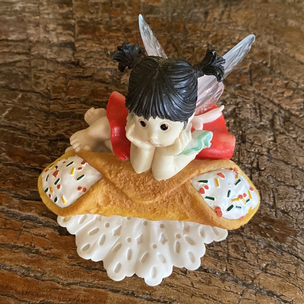 Rare🧚‍♀️My Little Kitchen Fairies🧚‍♀️Cannoli Figurine - Picture 2 of 8